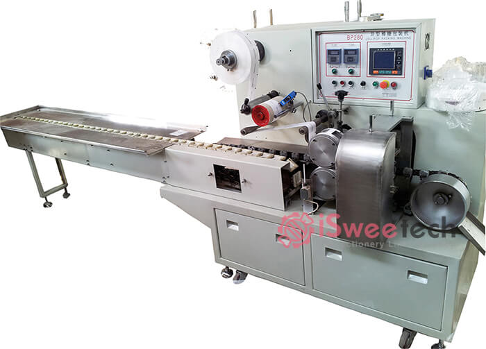 Flat lollipop sandwich wrapping machine